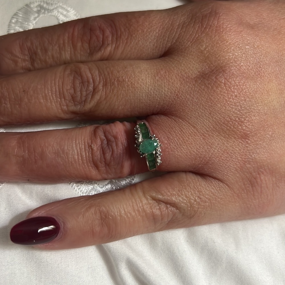 Emerald ring - Picture 2 of 3